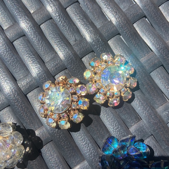 Vintage Clip on Earrings circa 1960’s - Picture 5 of 6